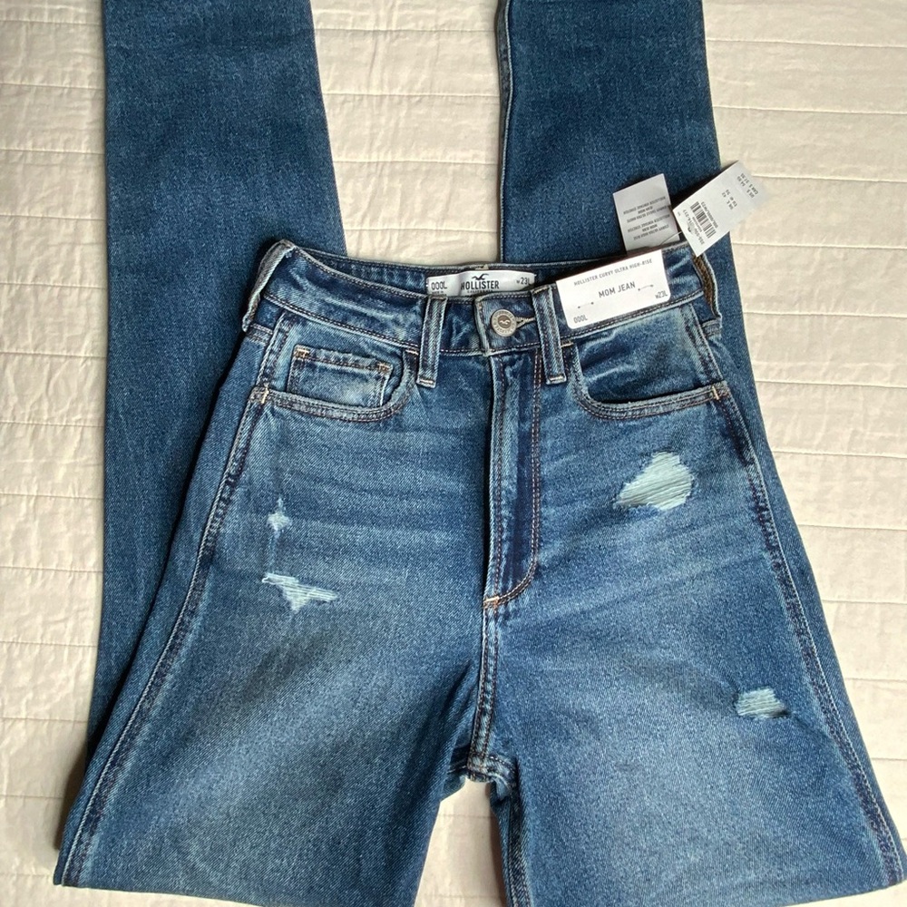 NWT Hollister Curvy Ultra high-rise Mom jeans 000L